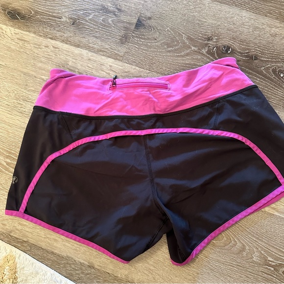 purple and black lululemon shorts size 4 - Picture 2 of 3